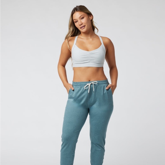 Vuori Women’s Performance Jogger Iron Heather - Picture 6 of 9